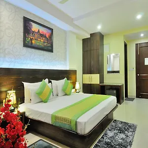 Hotel Sky Rich International - Just A Min Walk From Karol Bagh Metro Station Дели